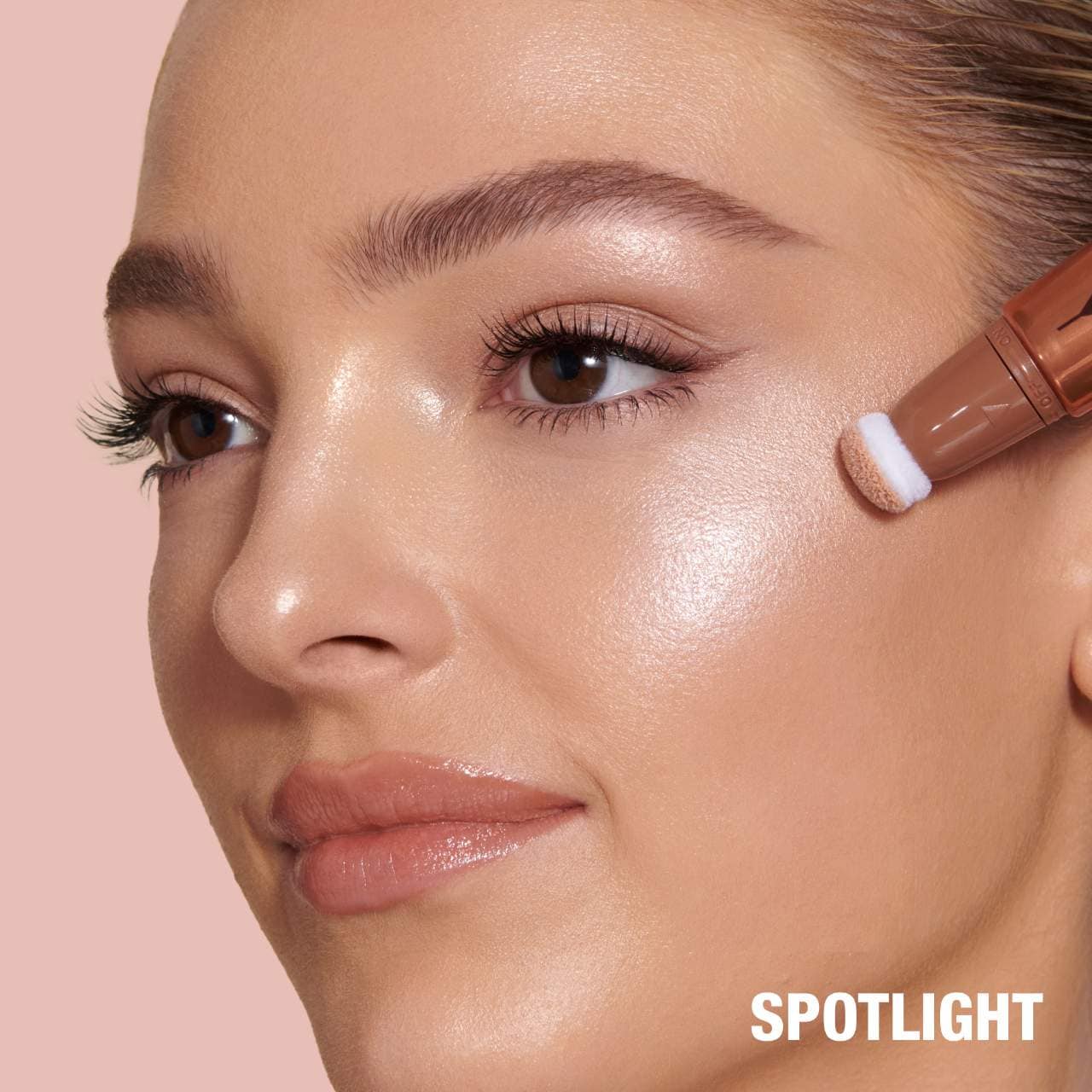 BEAUTY HIGHLIGHTER WAND